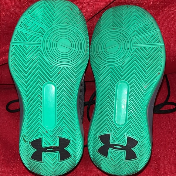 Kid’s Size 8 UNDER ARMOUR UA SC STEPH CURRY SHOES - Picture 6 of 8